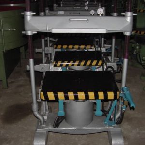 4097 Delport, medidas mesa: 435mm x 580mm, diâmetro do pistão 10”