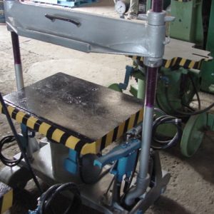 Maquina de moldar Delport medidas mesa: 435mm x 580mm, diâmetro do pistão 10”