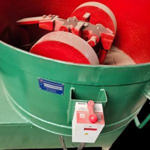 4605 Misturador de areia REFORMADO marca MAQFUND, cap. 300 kg, c/ Motoredutor