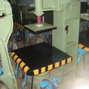 784 Bosqueiro medida mesa: 560mm x 600mm