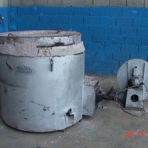3865 Forno fixo p/ Al, marca DJ, cap. 250 Kg, c/maçarico a óleo e ventoinha