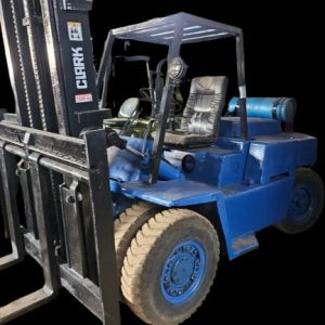 Empilhadeira Clark 7 ton. - GLP, motor GM 6cc – elevação 4 metros