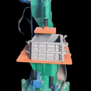 Máquina de Moldar marca Vick JR, c/ martelo s/ extração mesa 430 x 600mm