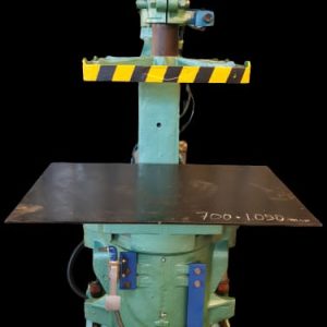 Maquina de Moldar marca Osborm, mesa 700 x 1.050mm.