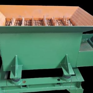 4657 Recuperador de areia, novo cap2ton/h., dimensões 9200mm x 520mm. motor vibratório 1,0CV / 1.150RPM (Motor pouco uso)