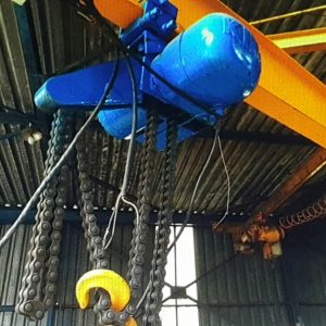 Talha elétrica marca King, capacidade 500kg, 2 movimentos, tipo corrente